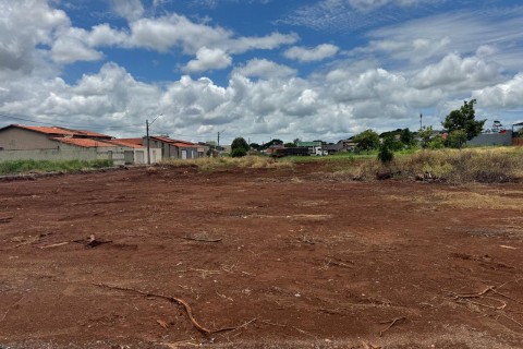 Obra do PAC de R$ 5,5 milhões para construção de  escola no Alto Trindade  atrasa e município de Itumbiara notifica empresa para começar