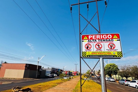 Governo de Itumbiara faz sinalização de riscos no uso da faixa de servidão da Avenida Celso Maeda e aguarda decisão da justiça sobre uso da pista na via